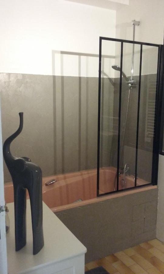 appartement climatisé avec terrasse au coeur de Nyons Extérieur photo