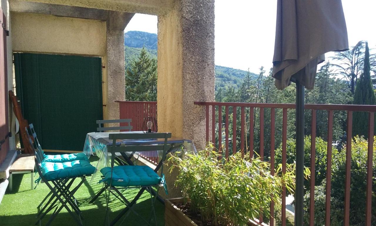 appartement climatisé avec terrasse au coeur de Nyons Extérieur photo